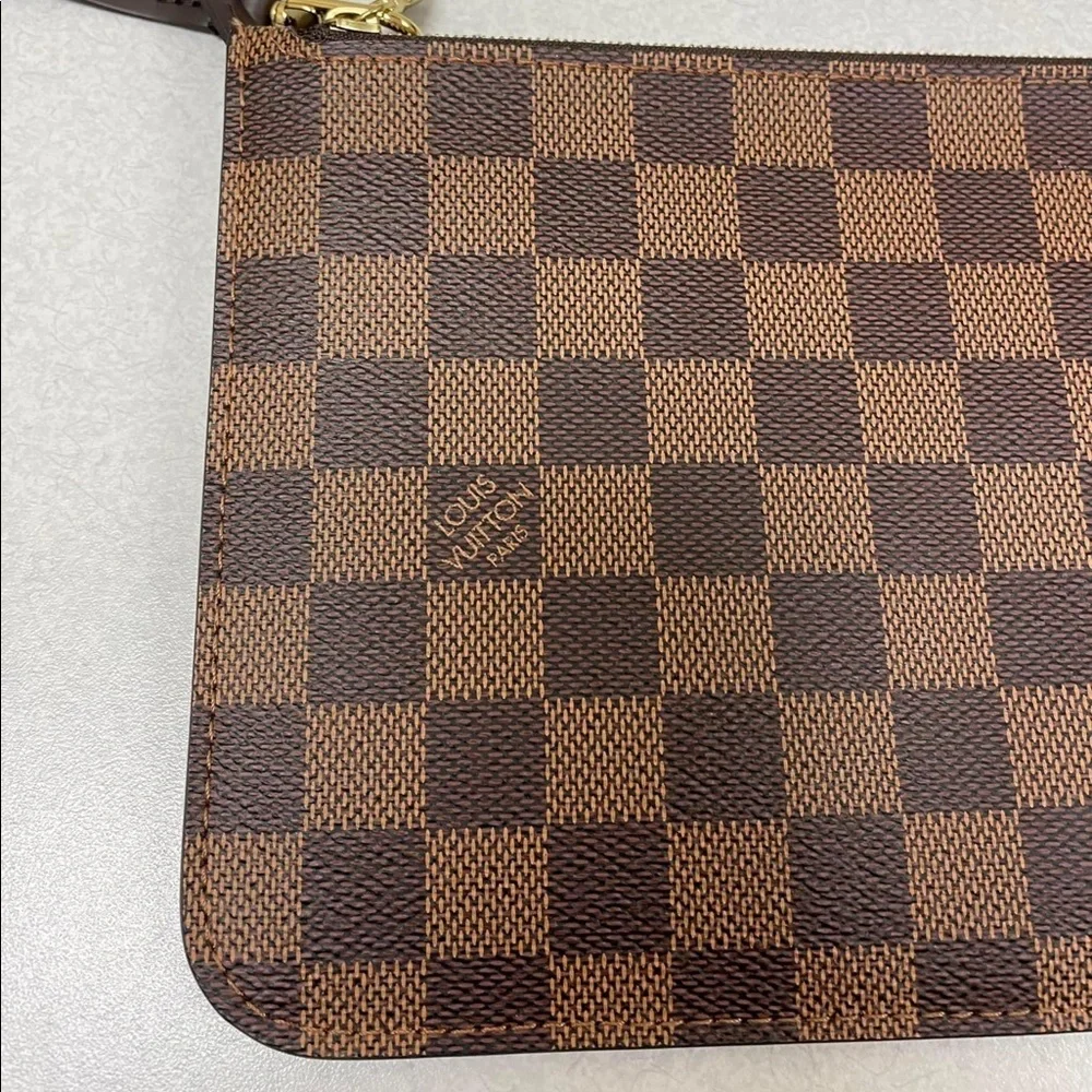 SOLD❌Authentic Neverfull DE MM/GM Pouch in Red Interior - Picture 3 of 16